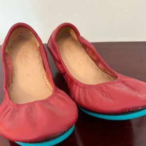 Size 8 Cardinal Red Tieks